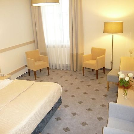 Hotel Notabene Швіднік Екстер'єр фото
