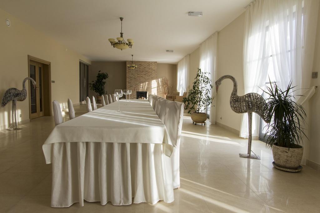Hotel Notabene Швіднік Екстер'єр фото
