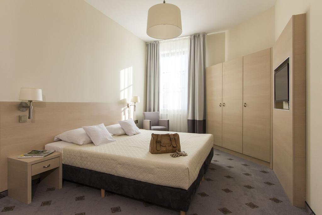 Hotel Notabene Швіднік Екстер'єр фото