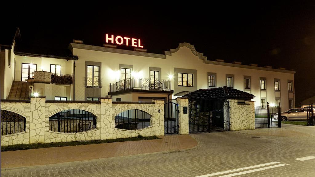 Hotel Notabene Швіднік Екстер'єр фото